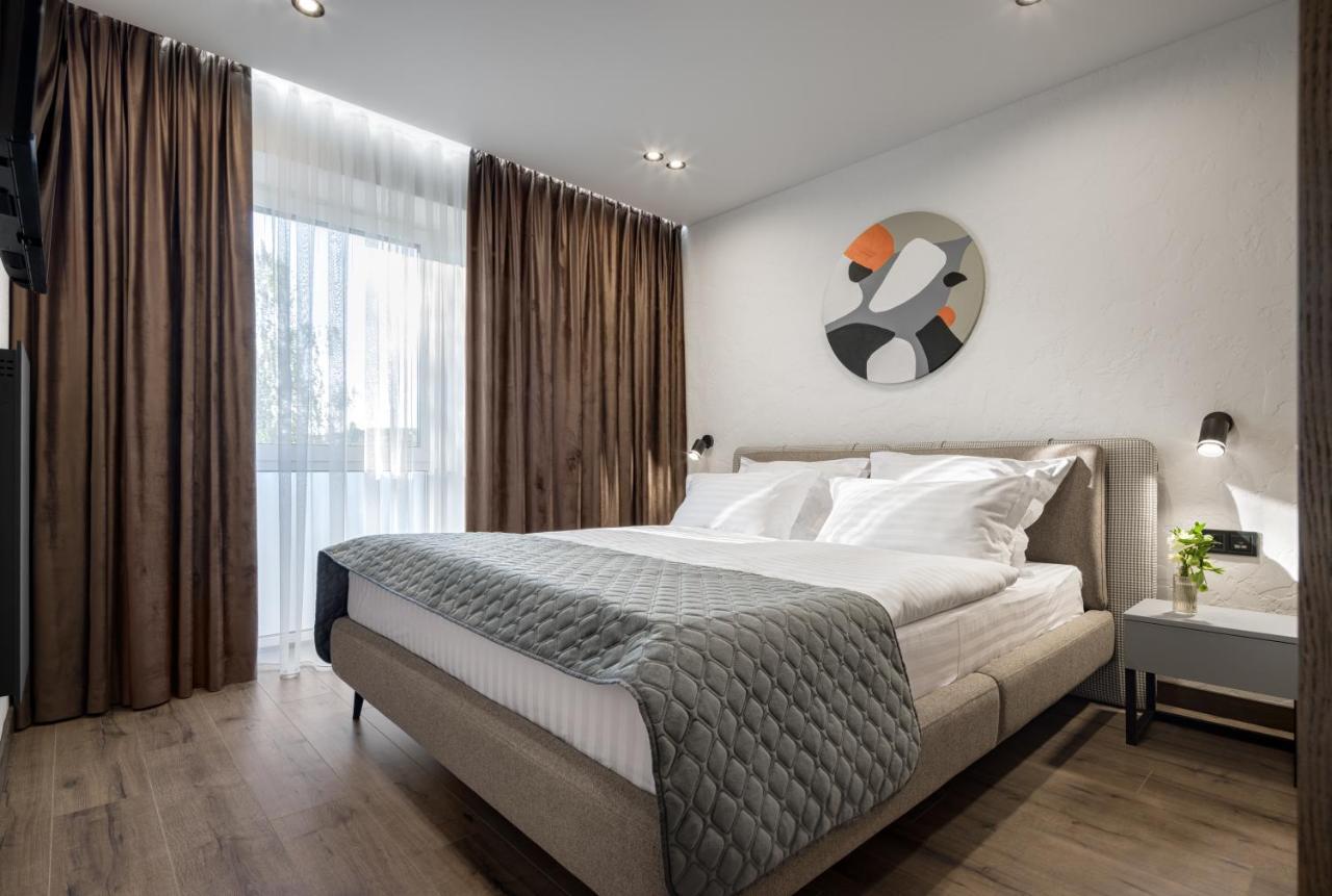 Apartel Oezjhorod Buitenkant foto