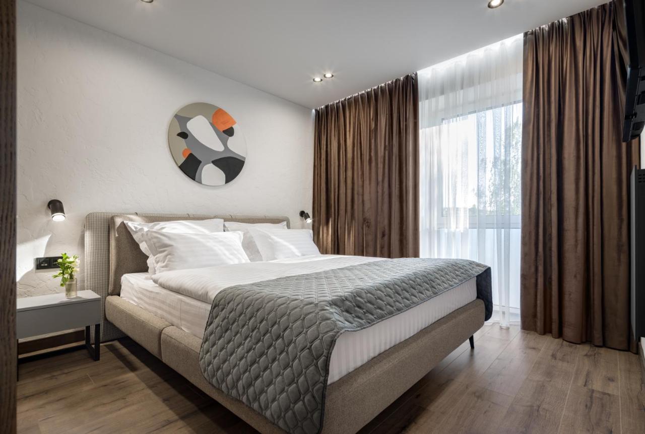Apartel Oezjhorod Buitenkant foto