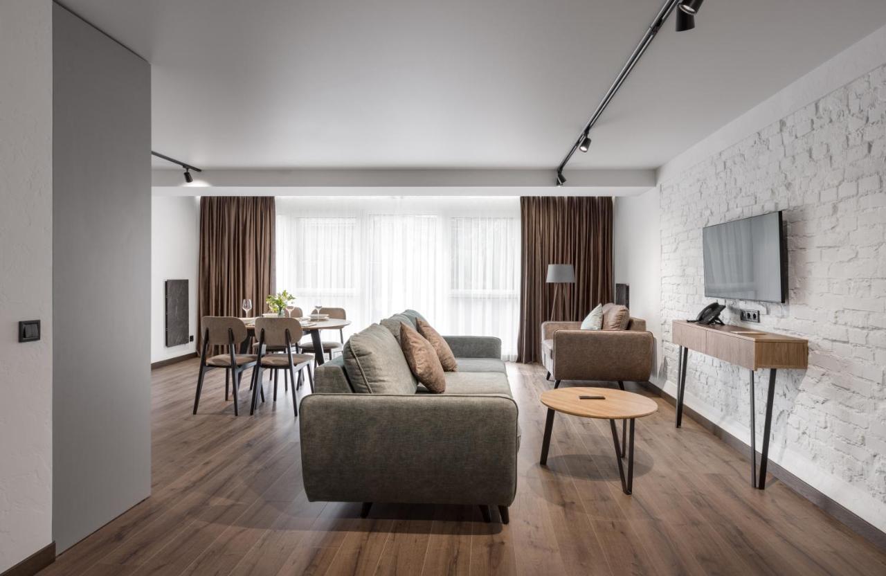 Apartel Oezjhorod Buitenkant foto