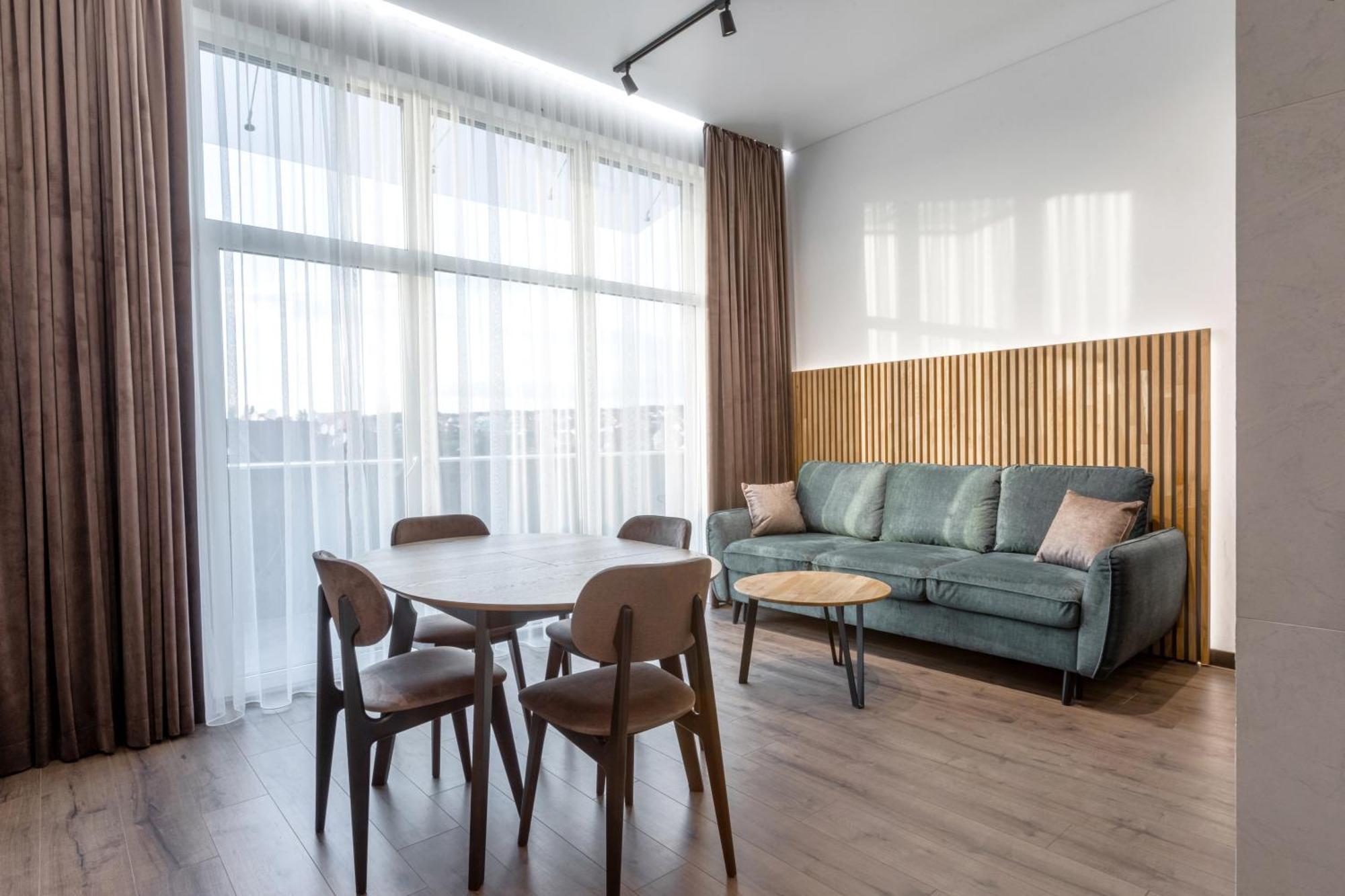 Apartel Oezjhorod Buitenkant foto